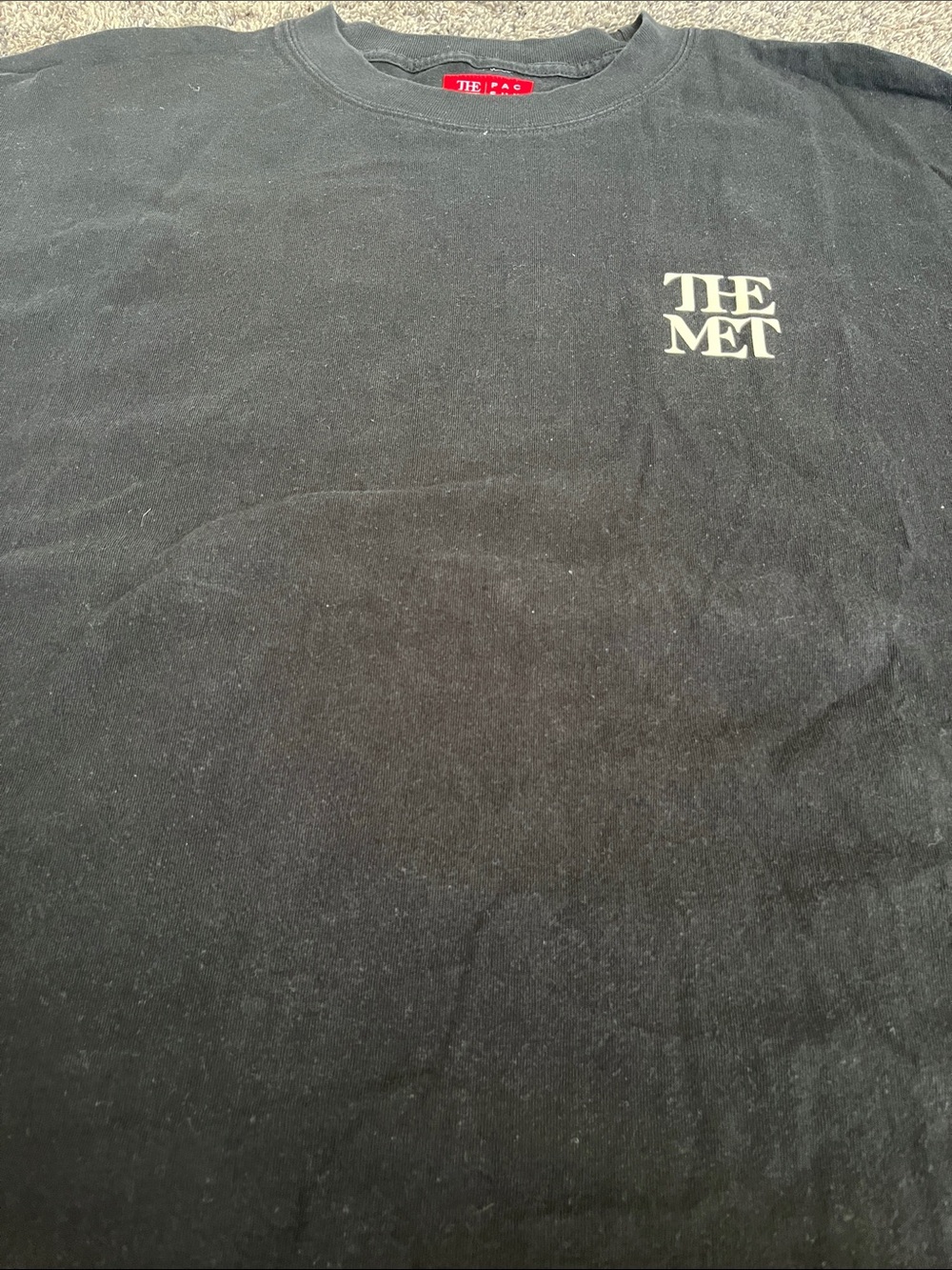 PacSun Black Tee with Red Neck Label. The Met! Large tee. Good condition - Picture 7 of 8